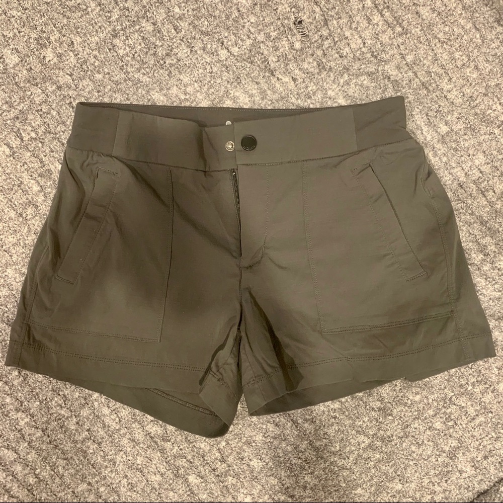 Athleta Trekkie North Short - Size 4